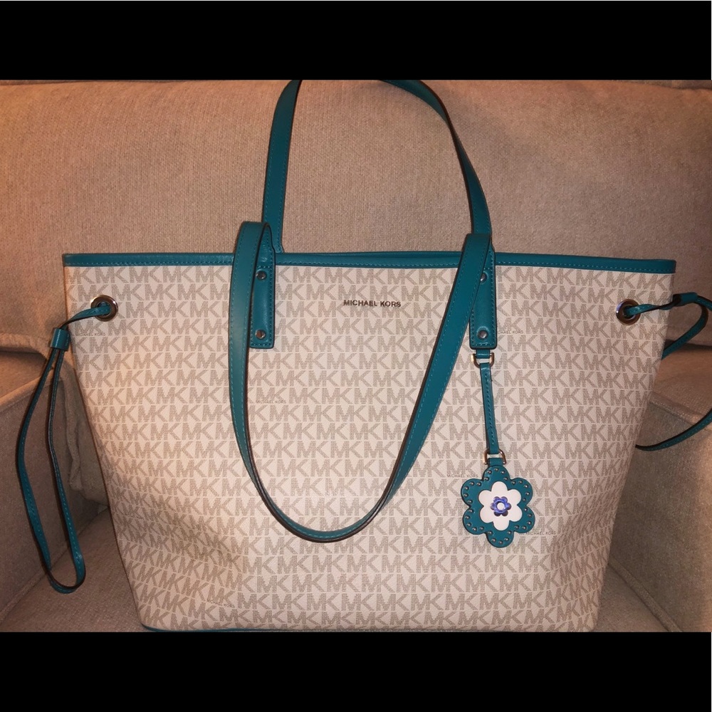 Michael Kors Voyager Tote